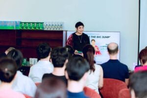 Read more about the article WHY “OLD-SCHOOL” ENTREPRENEURS STILL SUCCEED IN THE DIGITAL AGE?